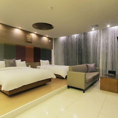 H Drive Hotel Iksan Экстерьер фото