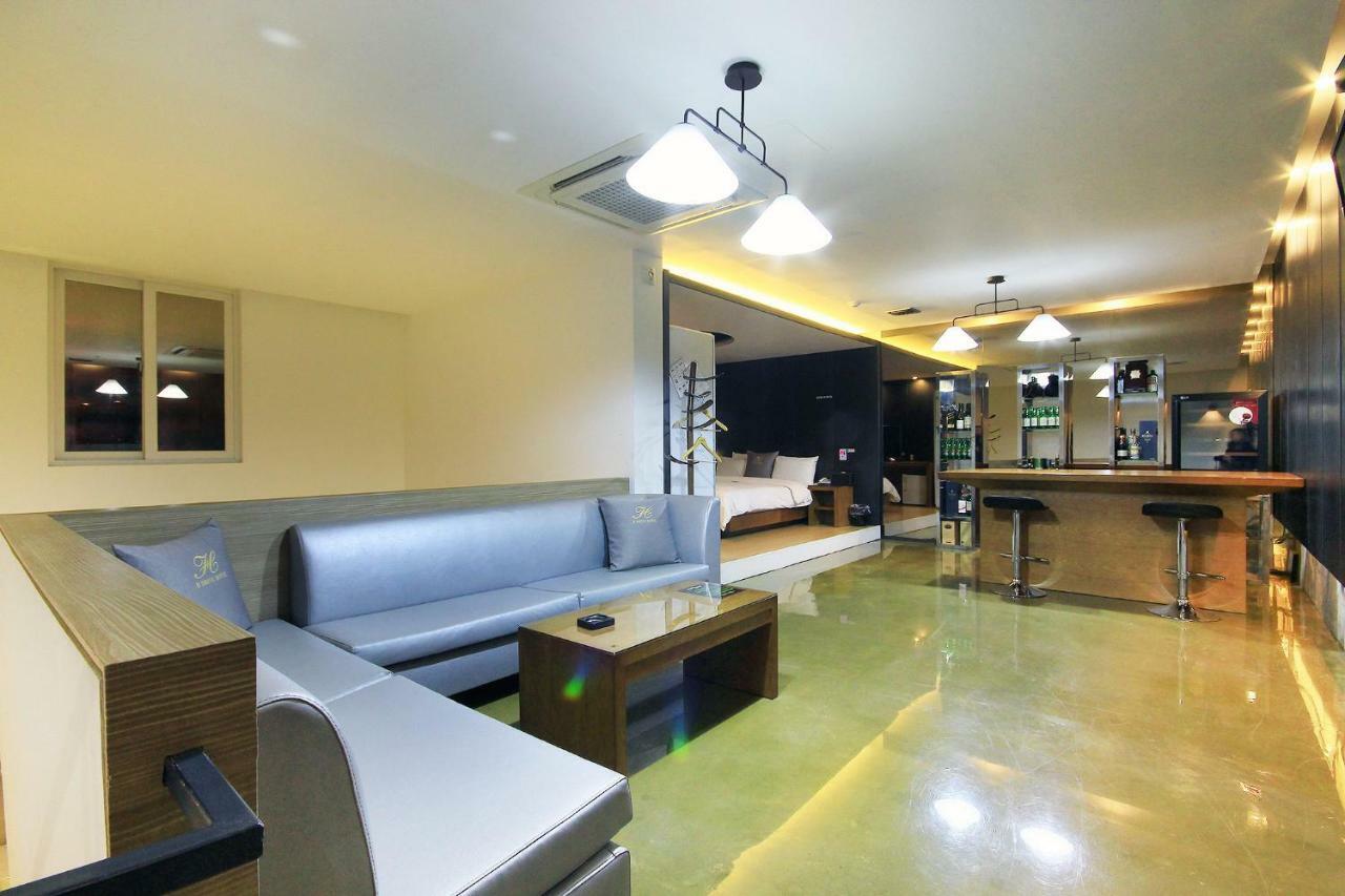 H Drive Hotel Iksan Экстерьер фото